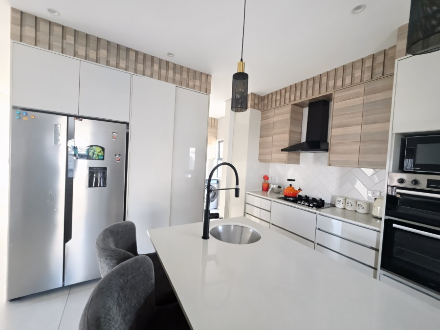 To Let 4 Bedroom Property for Rent in Sandown Western Cape